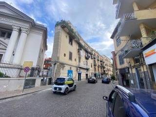 Negozio in vendita a pozzuoli via roma