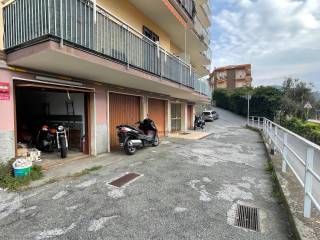 Garage in vendita a varazze via emilio vallino, 35