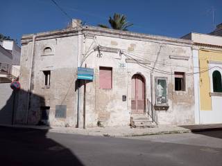 Casa indipendente in vendita a pulsano piazza luigi amati, 11