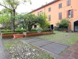 Negozio in vendita a castel san pietro terme piazza garibaldi, 9