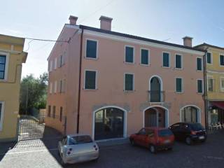 Appartamento in vendita ad arquà polesine via p.zza umberto i