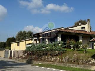 Villa in vendita a codogno via einaudi