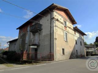 Casa indipendente in vendita ad arona via crosa, 73