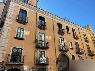 Negozio in vendita a salerno piazza sedile di portarotese, 6