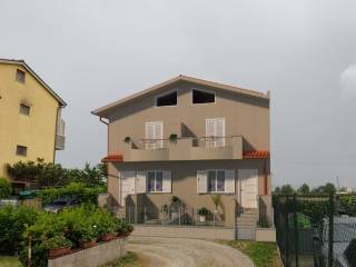 Villa a schiera in vendita a campi bisenzio via umberto terracini