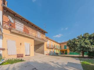 Casa indipendente in vendita a castagnole monferrato via giuseppe garibaldi, 24