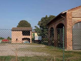 Cascina in vendita a besenzone località bersano