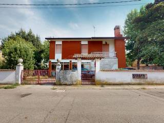 Casa indipendente in vendita a bondeno via giordano bruno 24