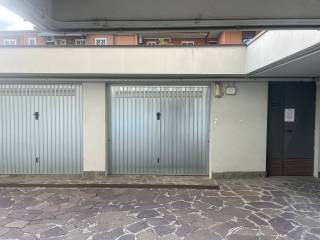 Garage in vendita a segrate via andrea costa, 3