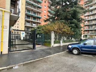 Garage in vendita a milano via francesco primaticcio, 12