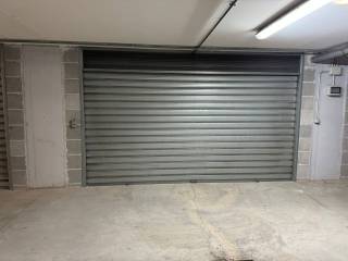 Garage in vendita a roma via emilio greco