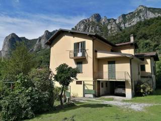 Casa indipendente in vendita a lecco via valsassina, 22