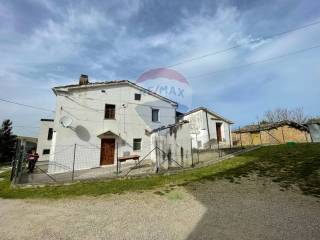 Casa indipendente in vendita a penne c.da colletrotta