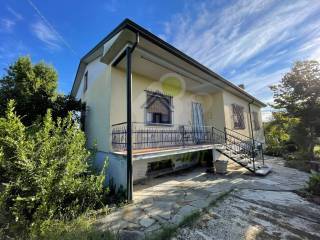 Villa in vendita a castel san giovanni case bruciate