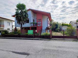 Villa in vendita a muzzana del turgnano via maggiore, 26