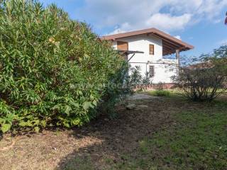 Villa in vendita ad albizzate via monte rosa, 21