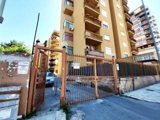 Garage in vendita a palermo via maresciallo guglielmo pecori giraldi, 47