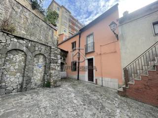 Casa indipendente in vendita ad ariano irpino via santo stefano