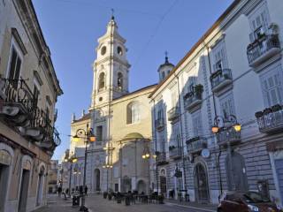 Negozio in affitto a foggia via duomo, 20