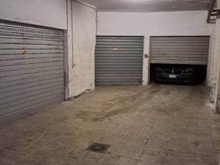 Garage in vendita a roma via dei savorelli