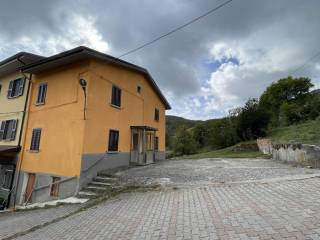 Rustico in vendita a bardi località piana di gazzo