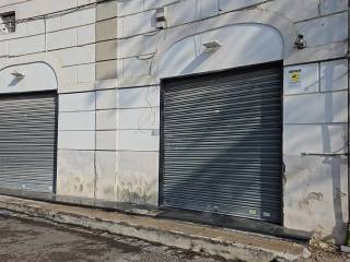 Negozio in affitto a napoli via nicola ricciardi, 6