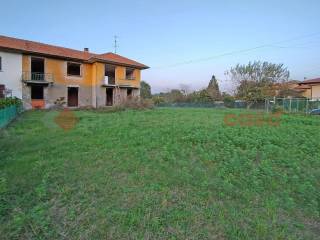 Casa indipendente in vendita a castelletto sopra ticino via beati