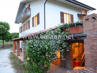 Villa in vendita a pergola via osteria del piano