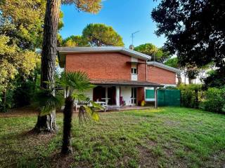 Villa bifamiliare in in vendita da privato a san michele al tagliamento via dei lecci, 9