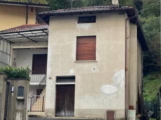 Casa indipendente in vendita ad alzano lombardo via guglielmo marconi, 106