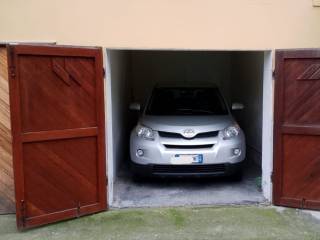 Garage in vendita a rapallo via ghizolfo