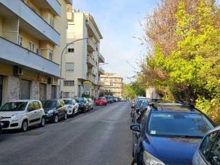 Garage in vendita a roma via giuseppe cerbara, 66