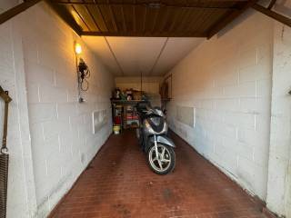 Garage in vendita a buccinasco via francesco petrarca, 17