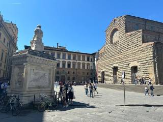 Intero stabile in affitto a firenze piazza di san lorenzo