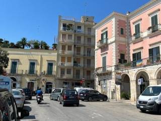 Garage in vendita a bitonto piazza corte luise