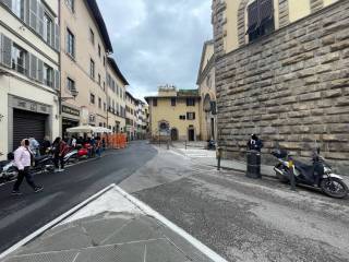 Negozio in vendita a firenze via maggio