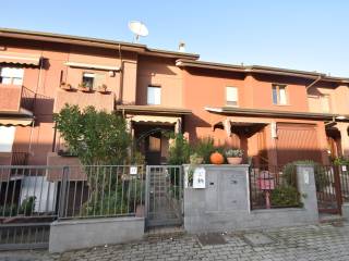 Villa a schiera in vendita a vercelli via montebello