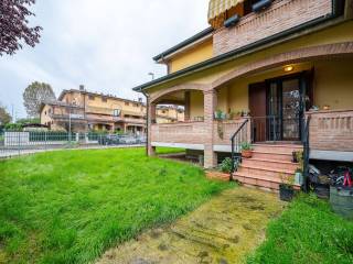 Villa a schiera in vendita a casalgrande via p.togliatti 3