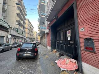 Magazzino in in affitto da privato a napoli via giacinto albino