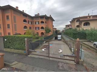 Garage in vendita a inzago via padre reginaldo giuliani, 28