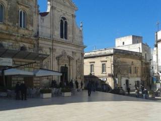 Negozio in vendita a ostuni piazza della libertà