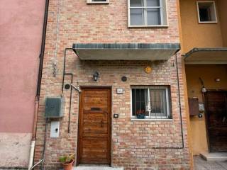 Casa indipendente in vendita ad argenta via circonvallazione, 66