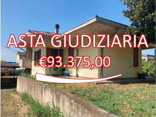 Villa bifamiliare all'asta a gonzaga via marzabotto, 10