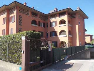 Garage in vendita a inzago via padre reginaldo giuliani, 28