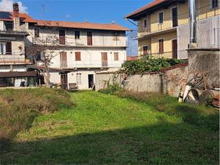 Casa indipendente in vendita a divignano via giardino