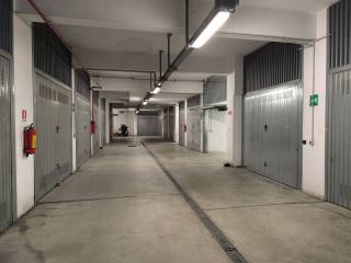 Garage in vendita a genova via milano, 74r