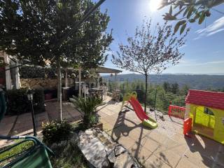 Villa bifamiliare in vendita ad amelia strada del cimitero di montecampano