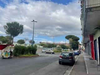 Negozio in vendita a napoli viale delle nebulose