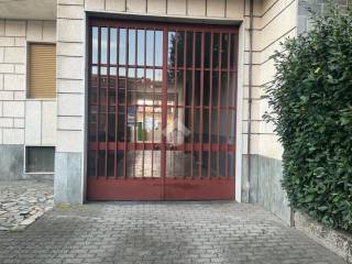 Garage in vendita a leini viale italia, 33