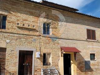 Casa indipendente in vendita a montegiorgio c.da cappuccini, 19